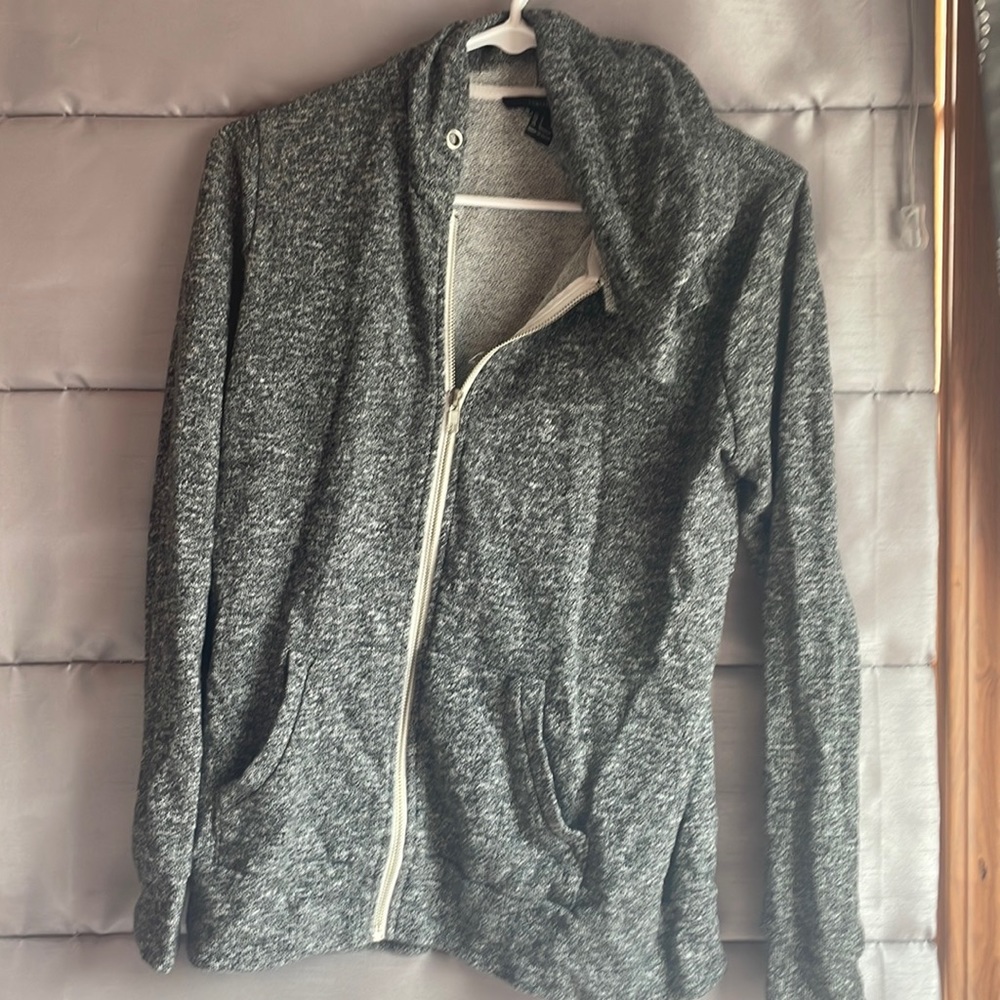 Zip up grey sweater